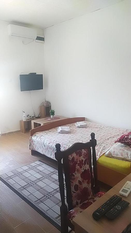 Apartman Laki Kotor Exterior photo